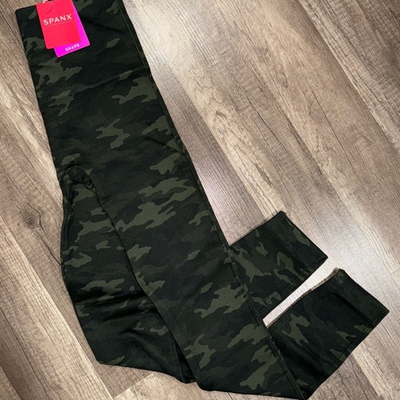 NWT Spanx Look At Me Now High Waisted Seamless Leggings Green Camo Medium - Picture 4 of 6